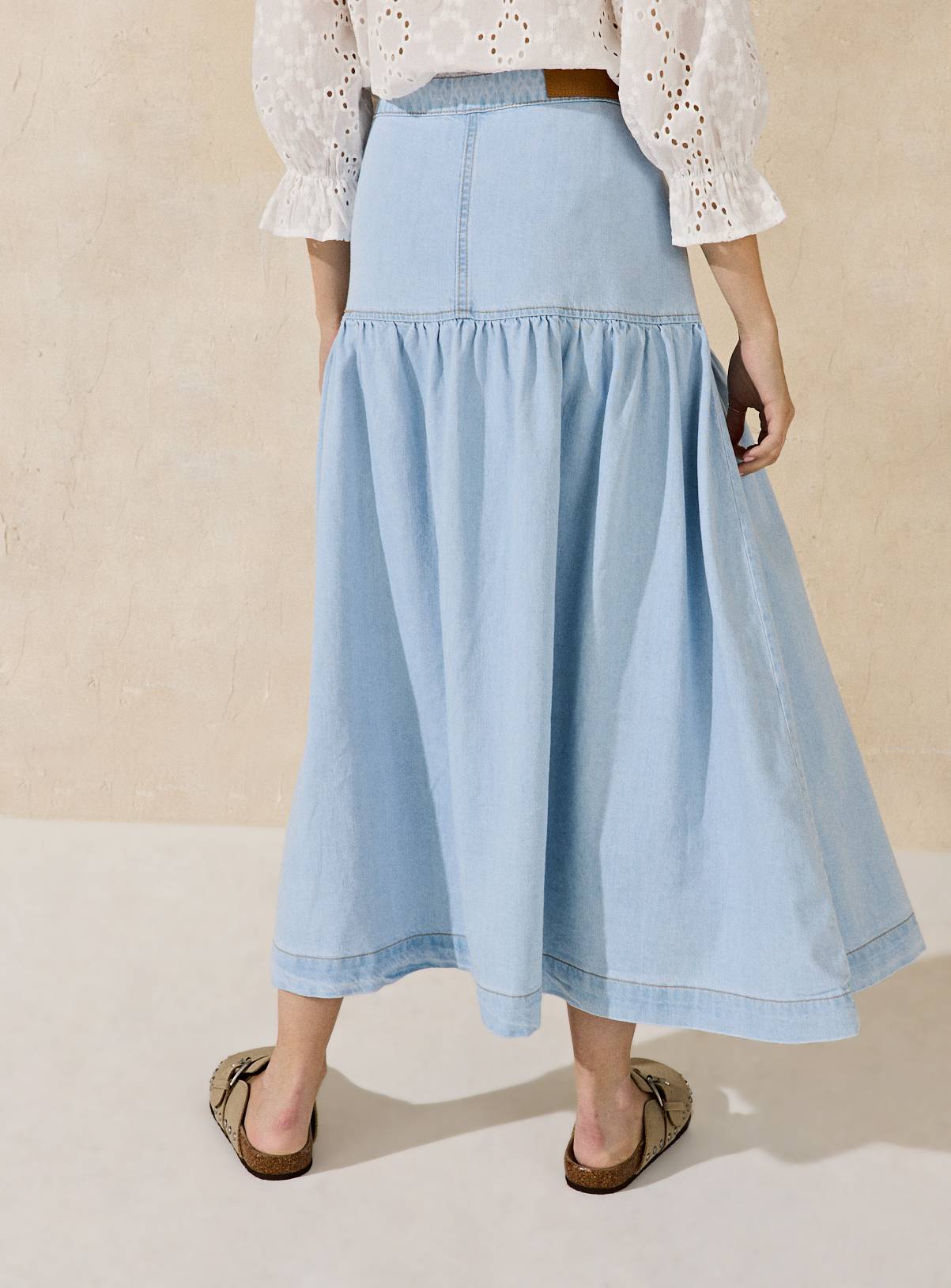 EVERBELLE  Light Denim Button Through Maxi Skirt 22 - Image 4